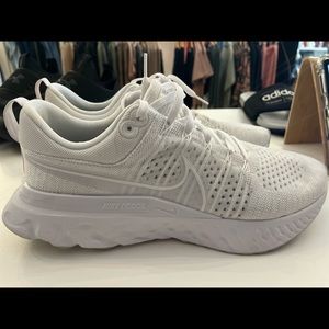 Like new Nike react flyknit